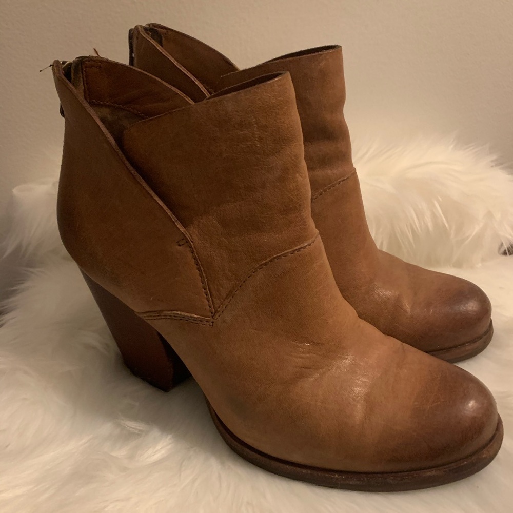 Kork Ease Castaneda Back Zip Bootie